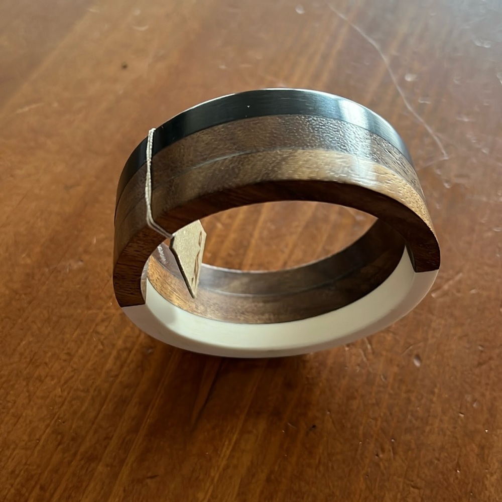 Banana Republic wooden 3ā bracelet.